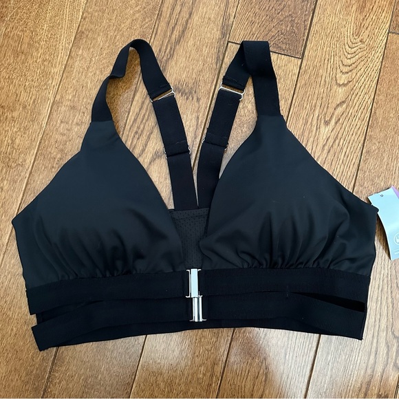 Athletic buckle front bralette - Picture 1 of 9